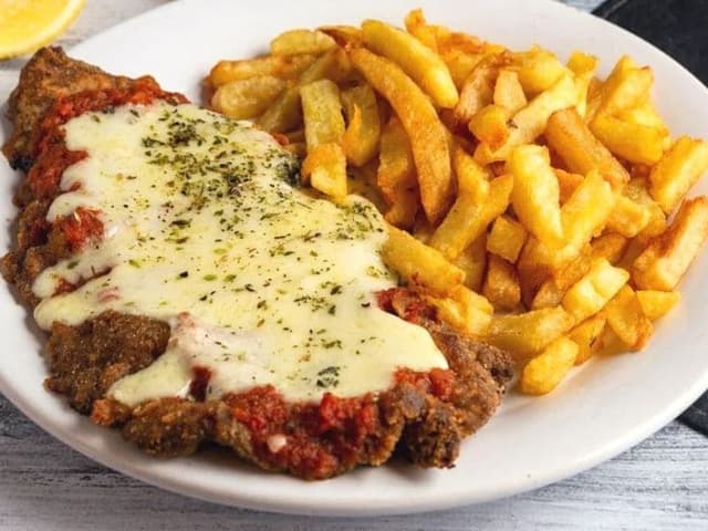 Imagen de Milanesa napolitana con guarnición