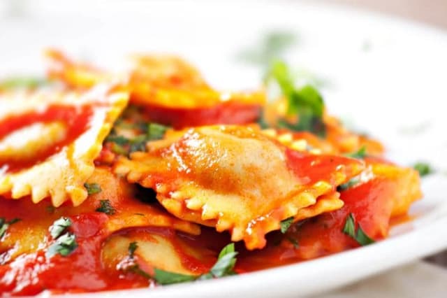 Imagen de Ravioles de pollo y verdura o ricotta