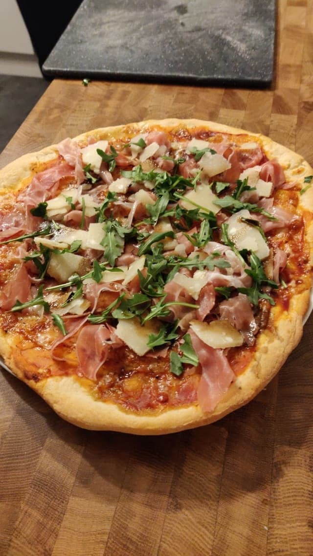 Imagen de Pizza de parmesano y rúcula