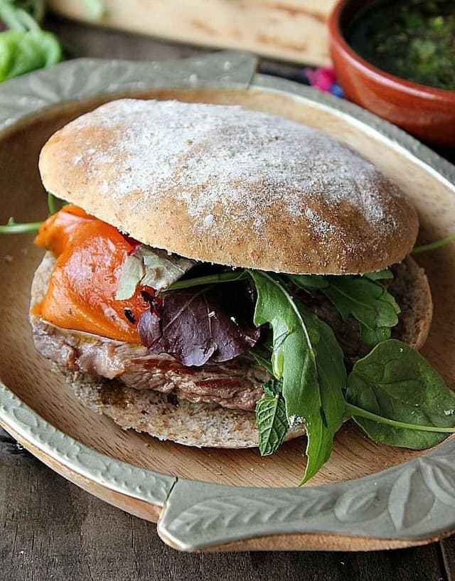 Imagen de Muzzarella, tomates, albahaca