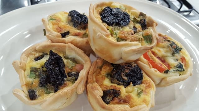 Imagen de Canastita de ciruela, panceta y muzza